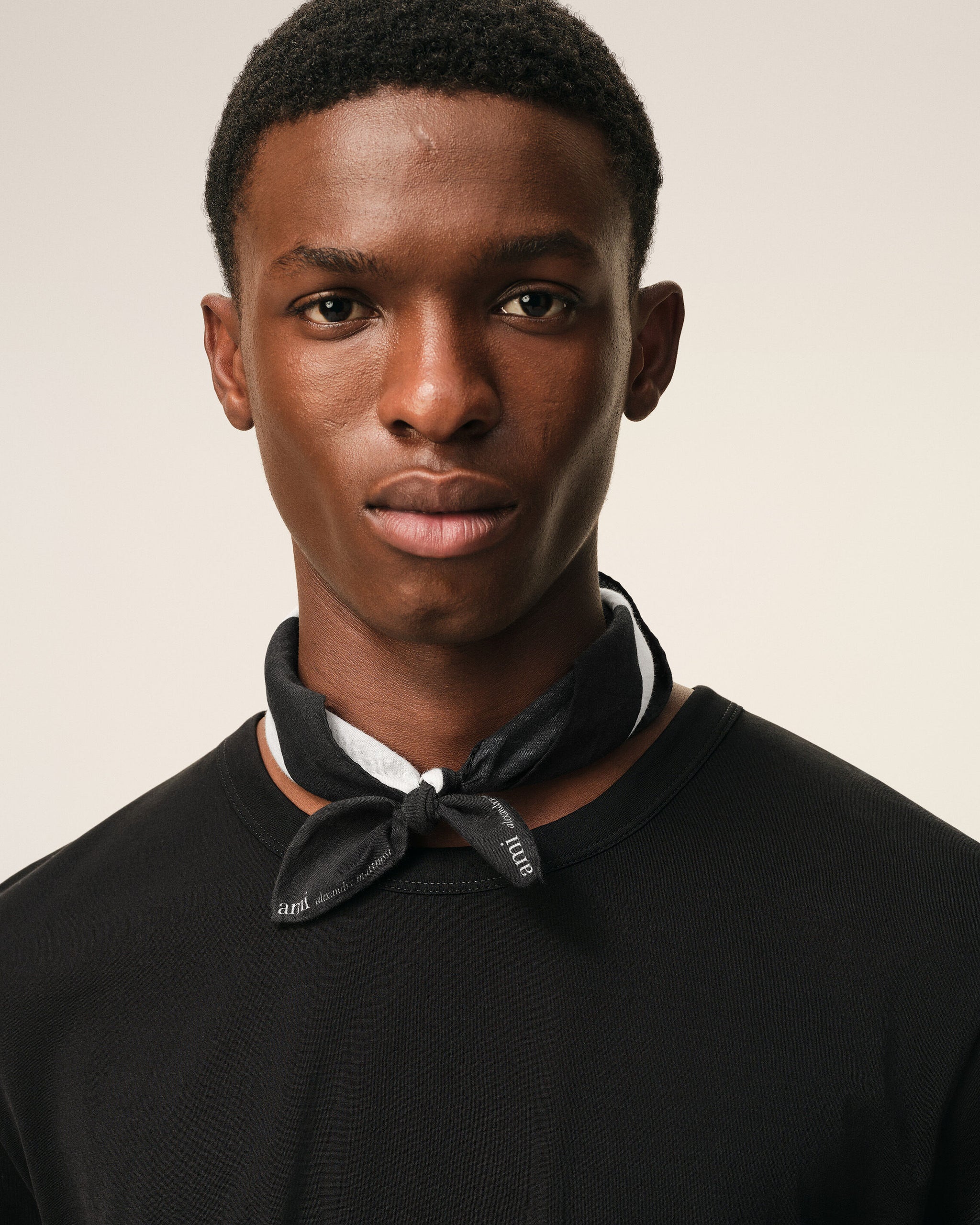 AMI - Foulard Noir Ami de Coeur