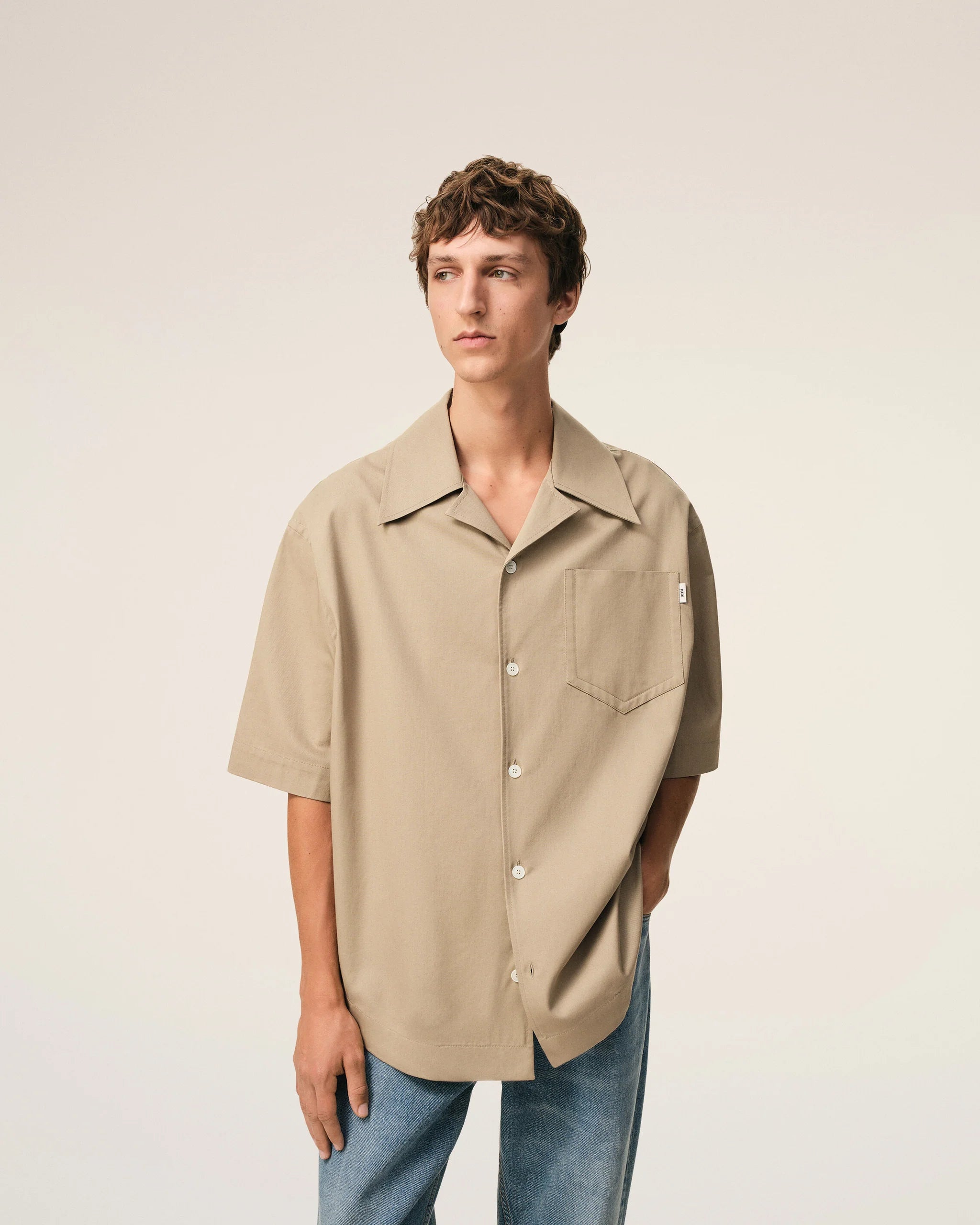 AMI - Chemise Large Manches courtes col requin Beige Taupe