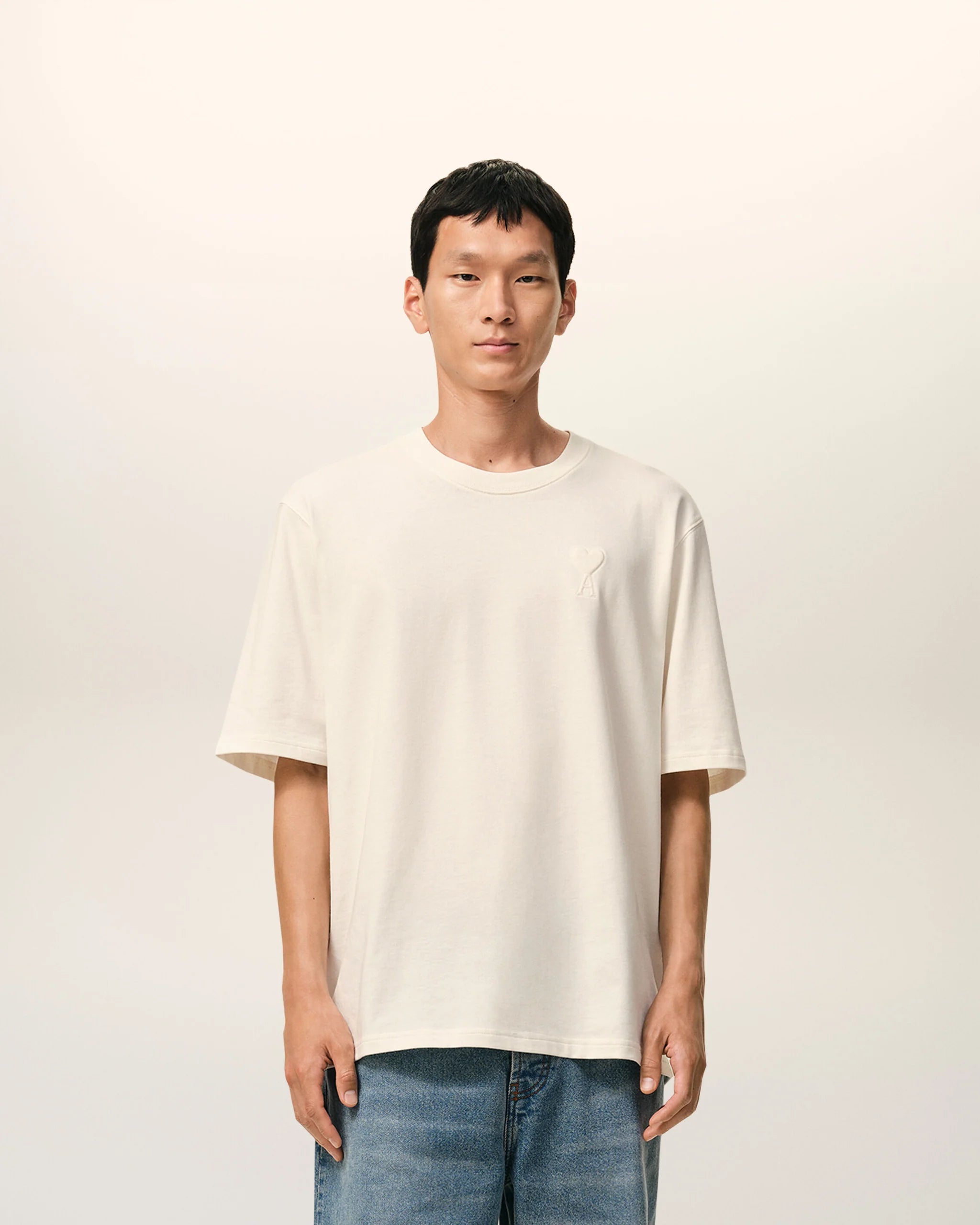 AMI - T-shirt Ami de coeur embossé Blanc Crème