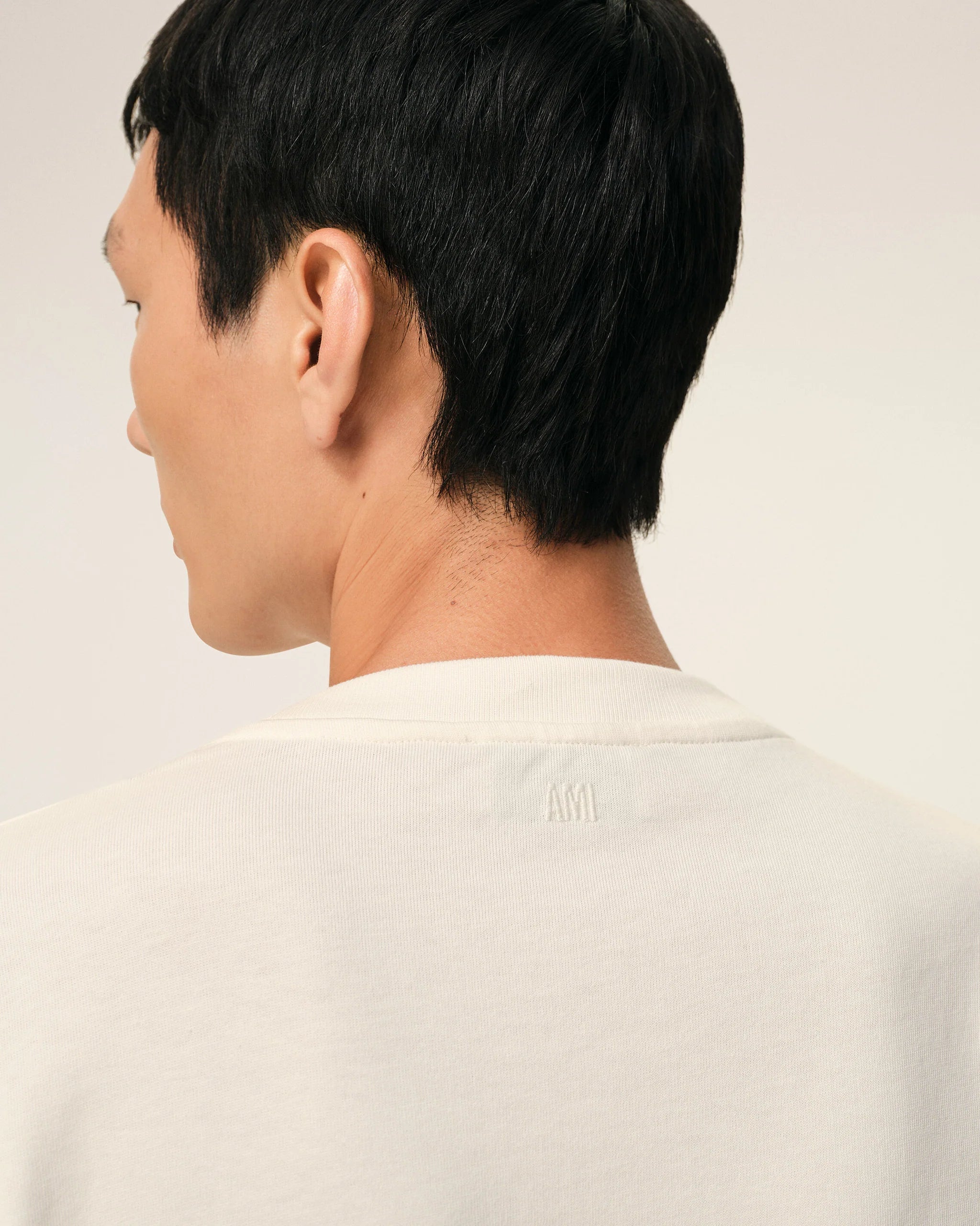 AMI - T-shirt Ami de coeur embossé Blanc Crème