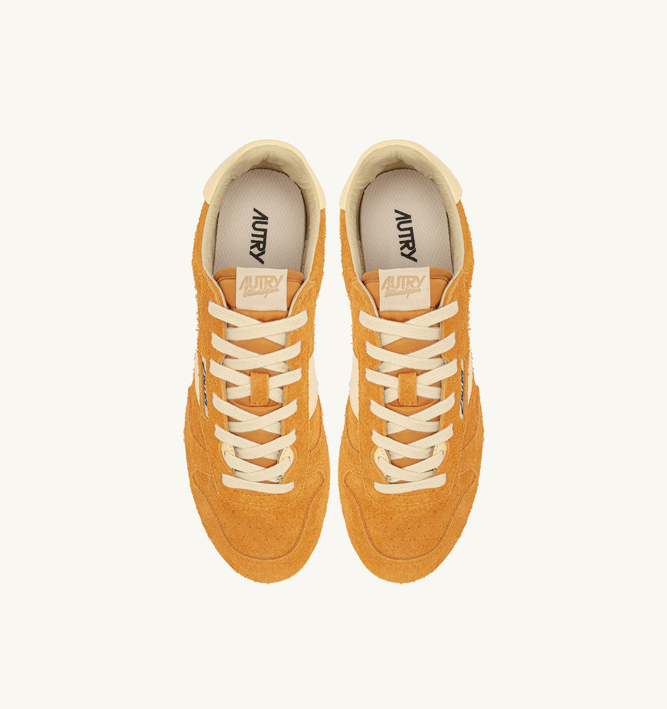 AUTRY - Basket Windspin en daim et cuir Cadmium et rutabaga