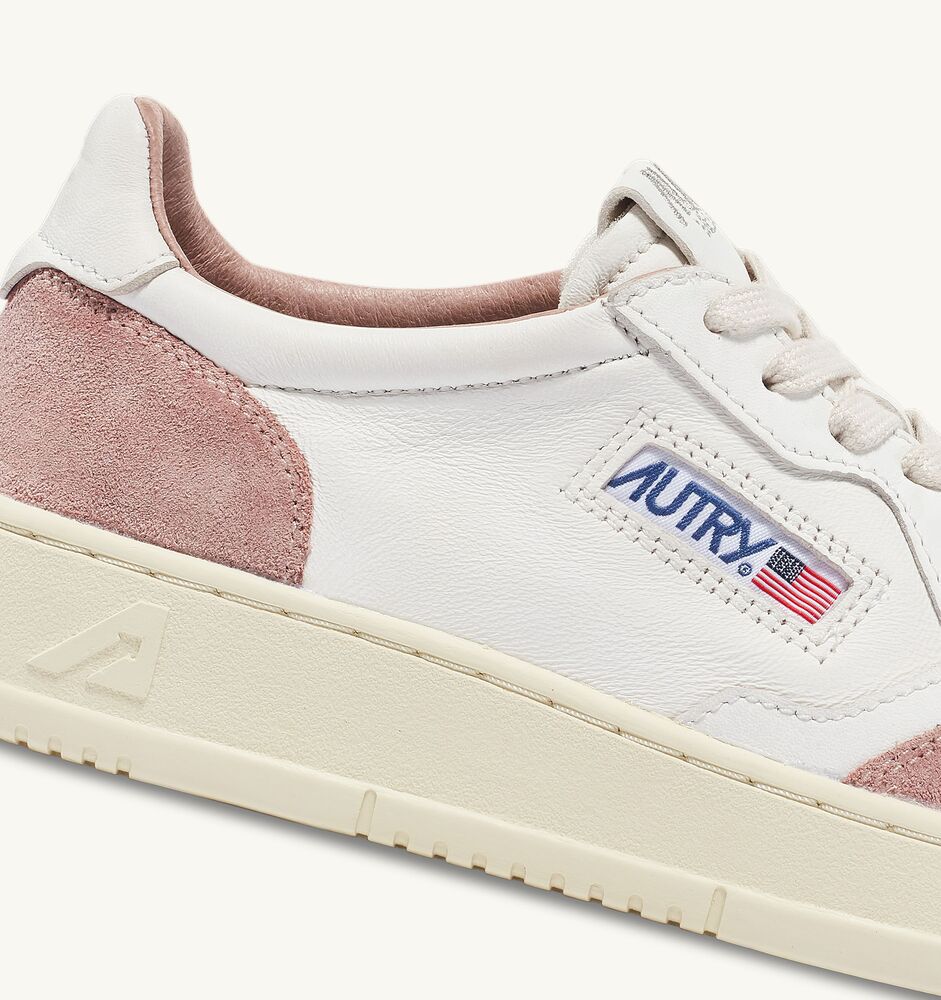 AUTRY - Basket Medalist Low cuir daim blanc / nude