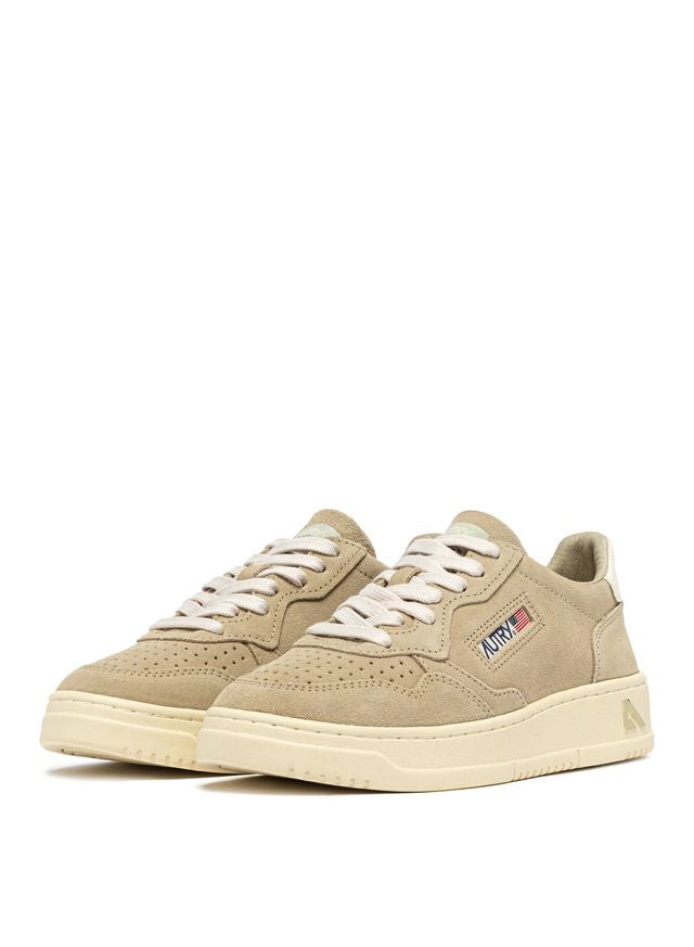 AUTRY - Basket Medalist Low Finish/suede Sponge/white
