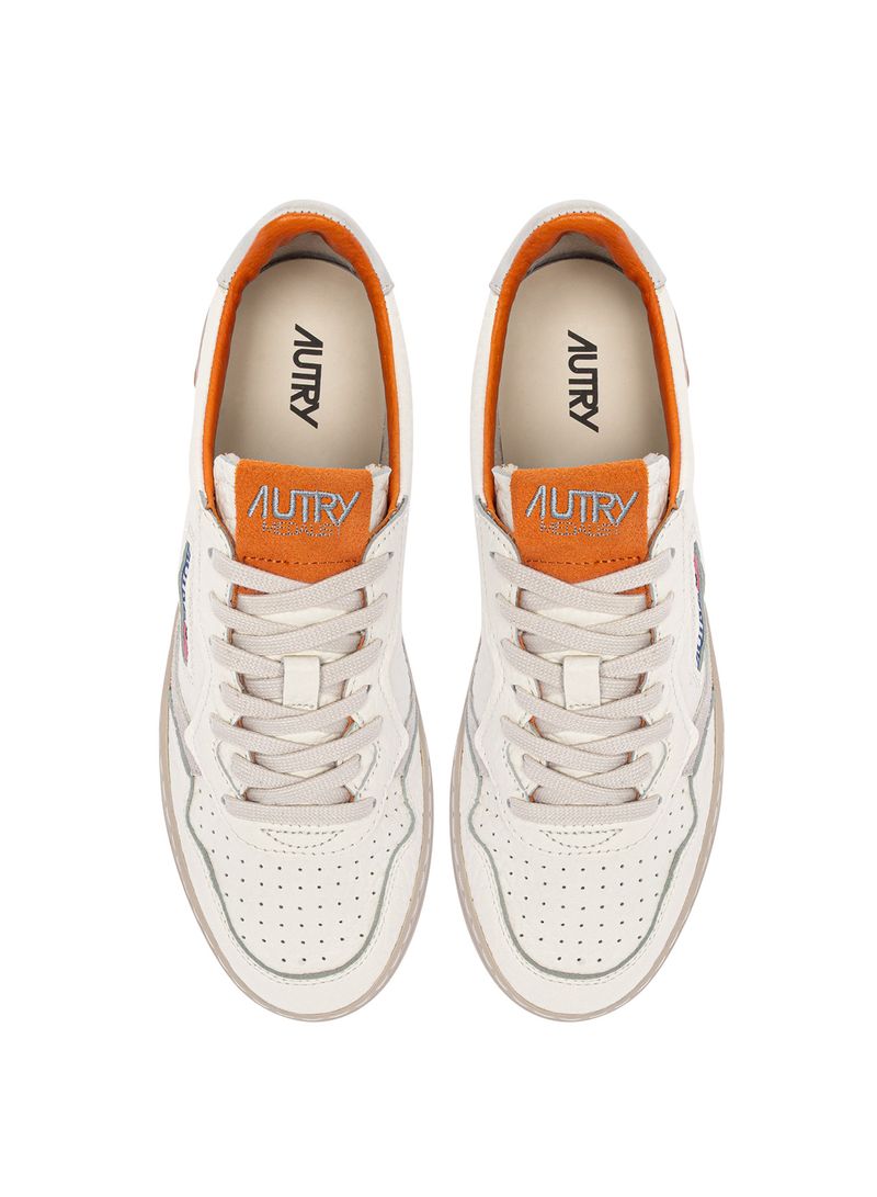 AUTRY - Basket Medalist Low cuir effet éléphant détails mar/Fanta orange