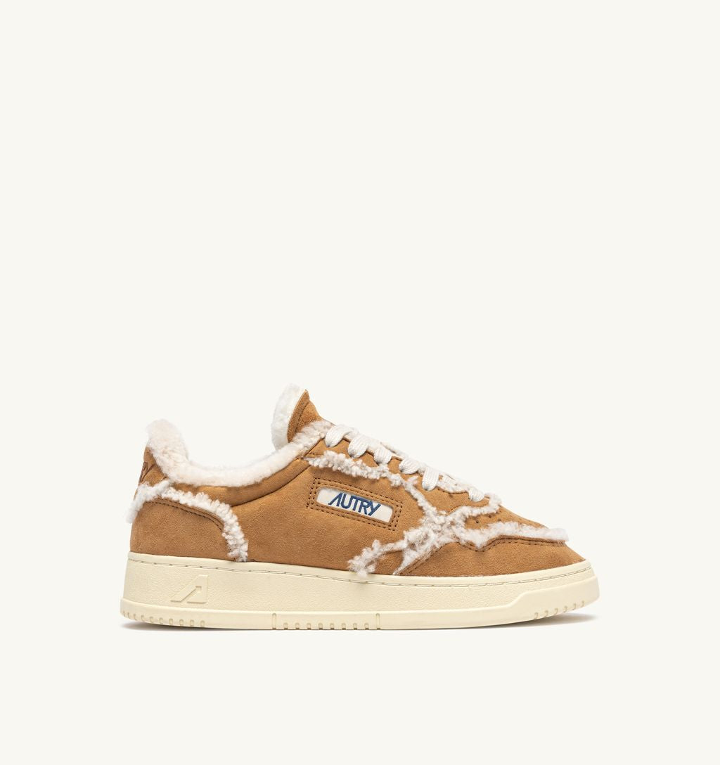 AUTRY - Basket Medalist Low Suede/Shearling Cognac