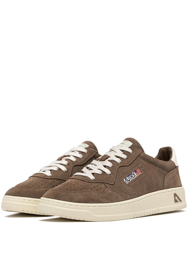 AUTRY - Basket Medalist Low Finish/suede Cigar / White