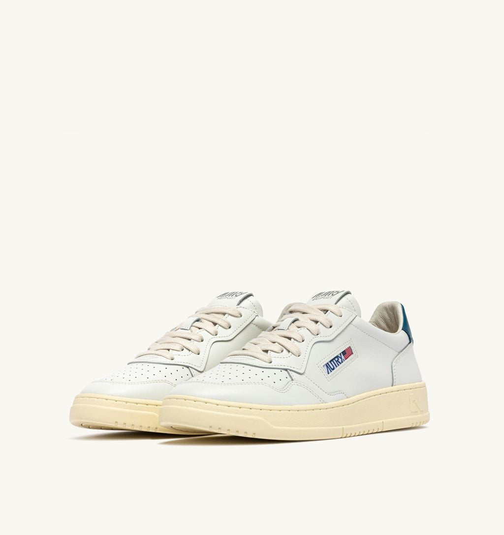 AUTRY - Basket Medalist Low cuir blanc / MalBlue