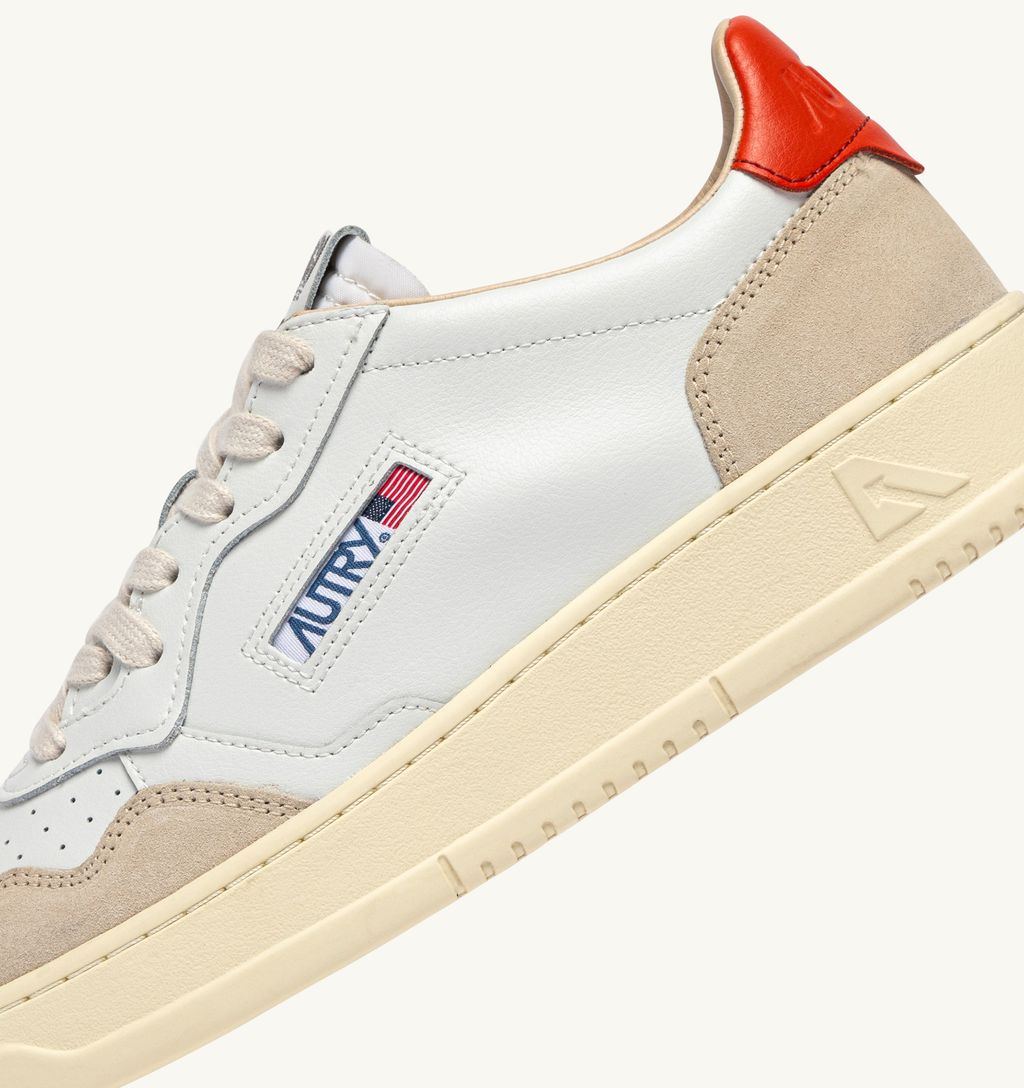 AUTRY - Basket Medalist Low cuir suede White / PumpKin