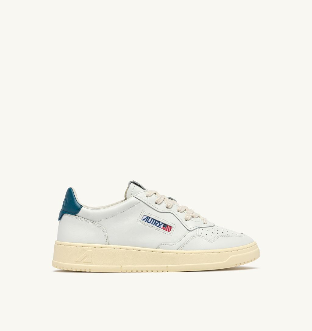 AUTRY - Basket Medalist Low cuir blanc / MalBlue