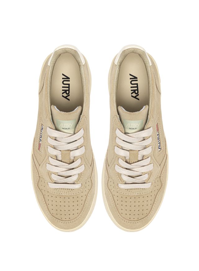 AUTRY - Basket Medalist Low Finish/suede Sponge/white