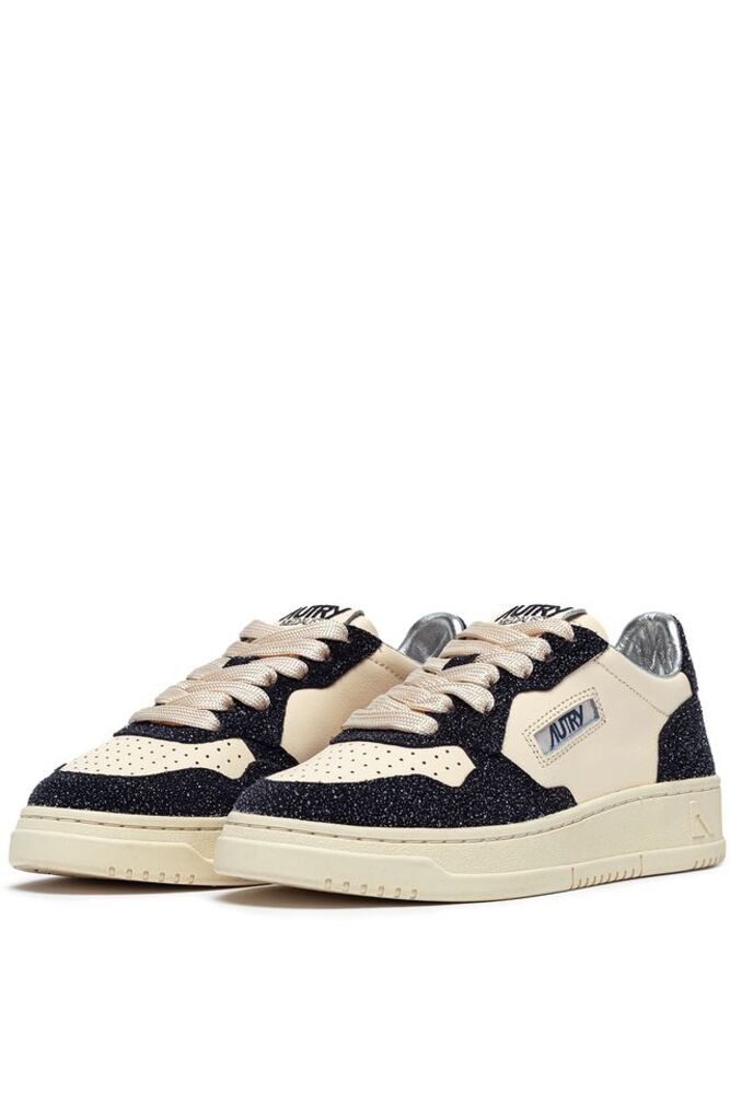 AUTRY - Basket Medalist Bicolor cuir et paillettes Ecru/blue