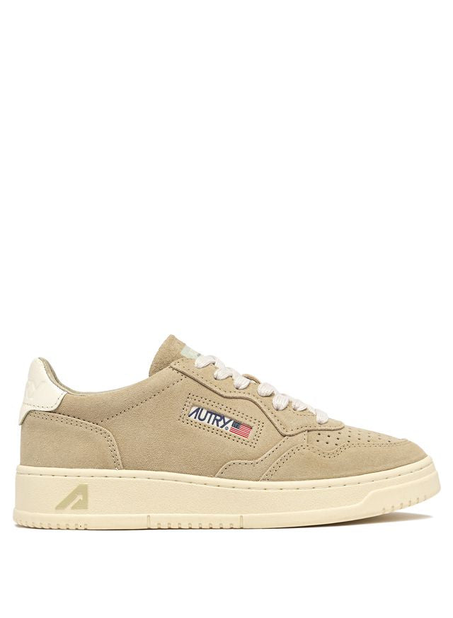 AUTRY - Basket Medalist Low Finish/suede Sponge/white