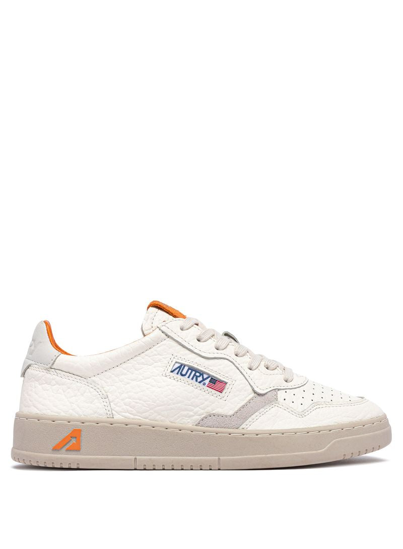 AUTRY - Basket Medalist Low cuir effet éléphant détails mar/Fanta orange