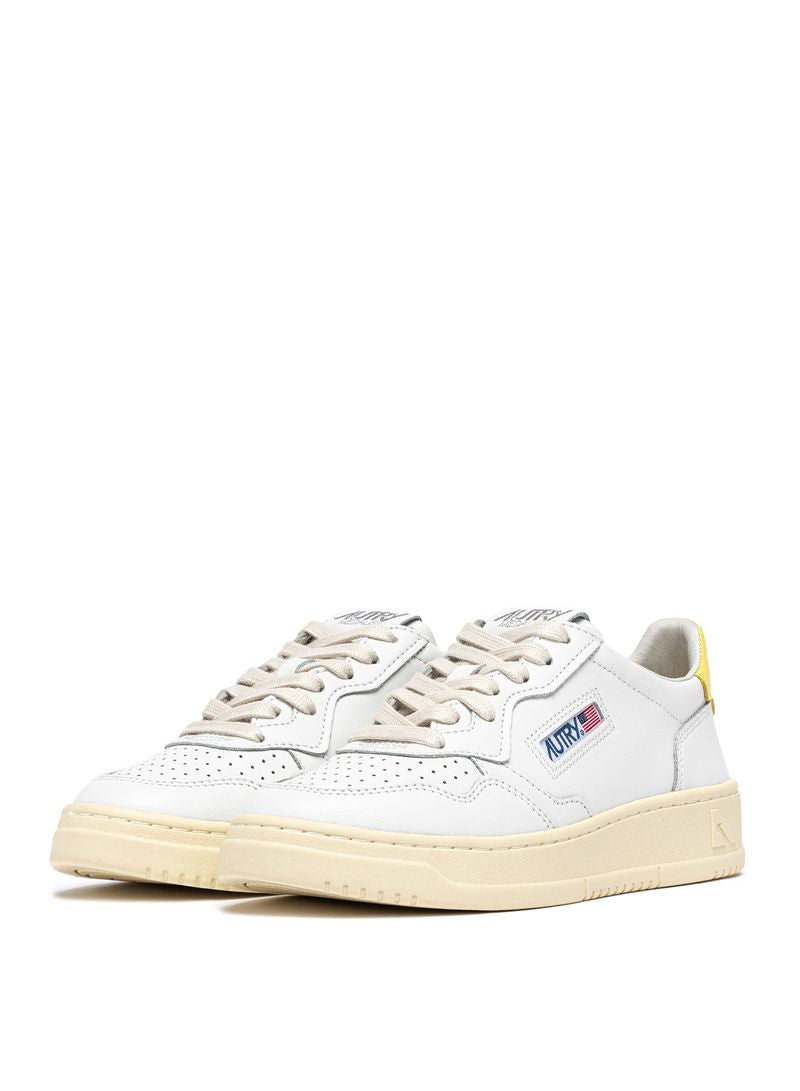 AUTRY - Basket Medalist Low cuir blanc / Lemon
