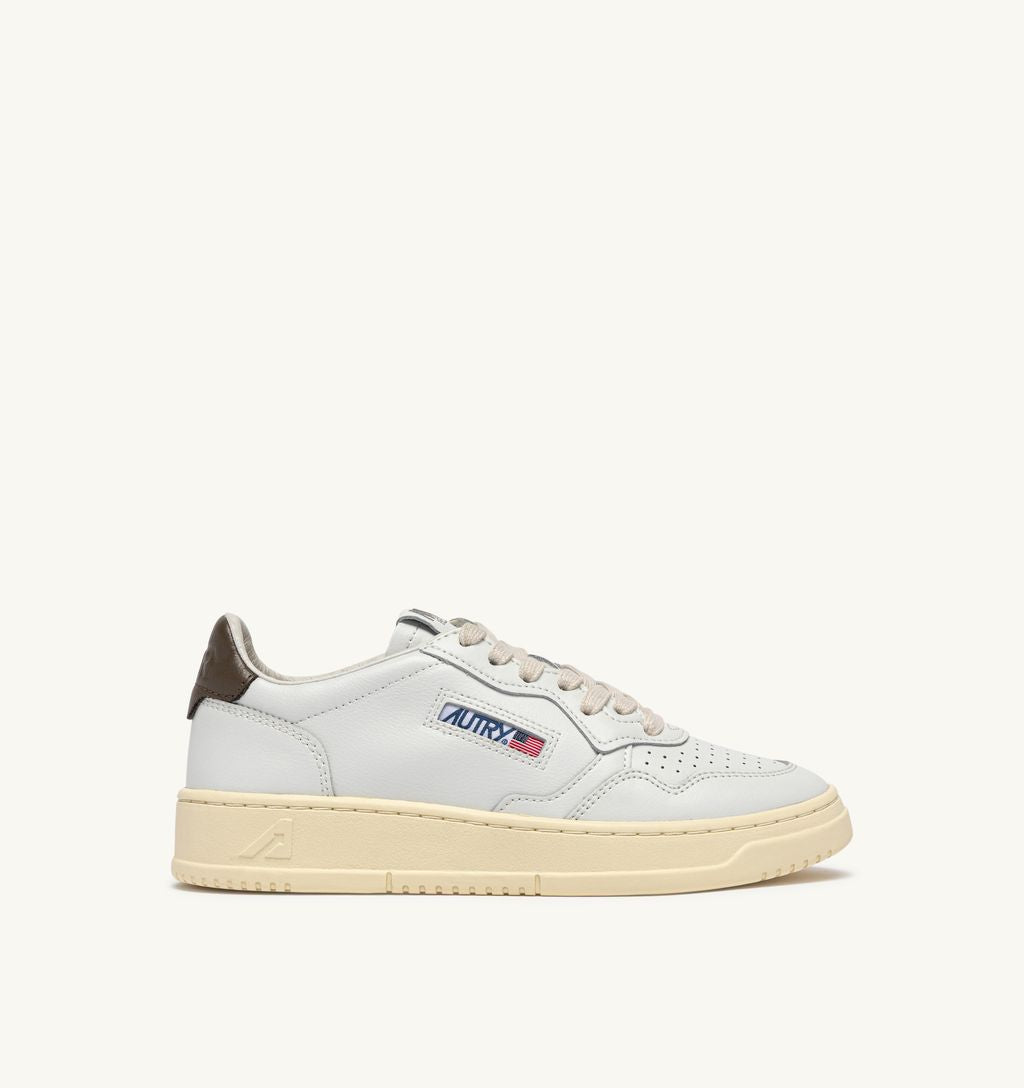 AUTRY - Basket Medalist Low cuir blanc / Choco