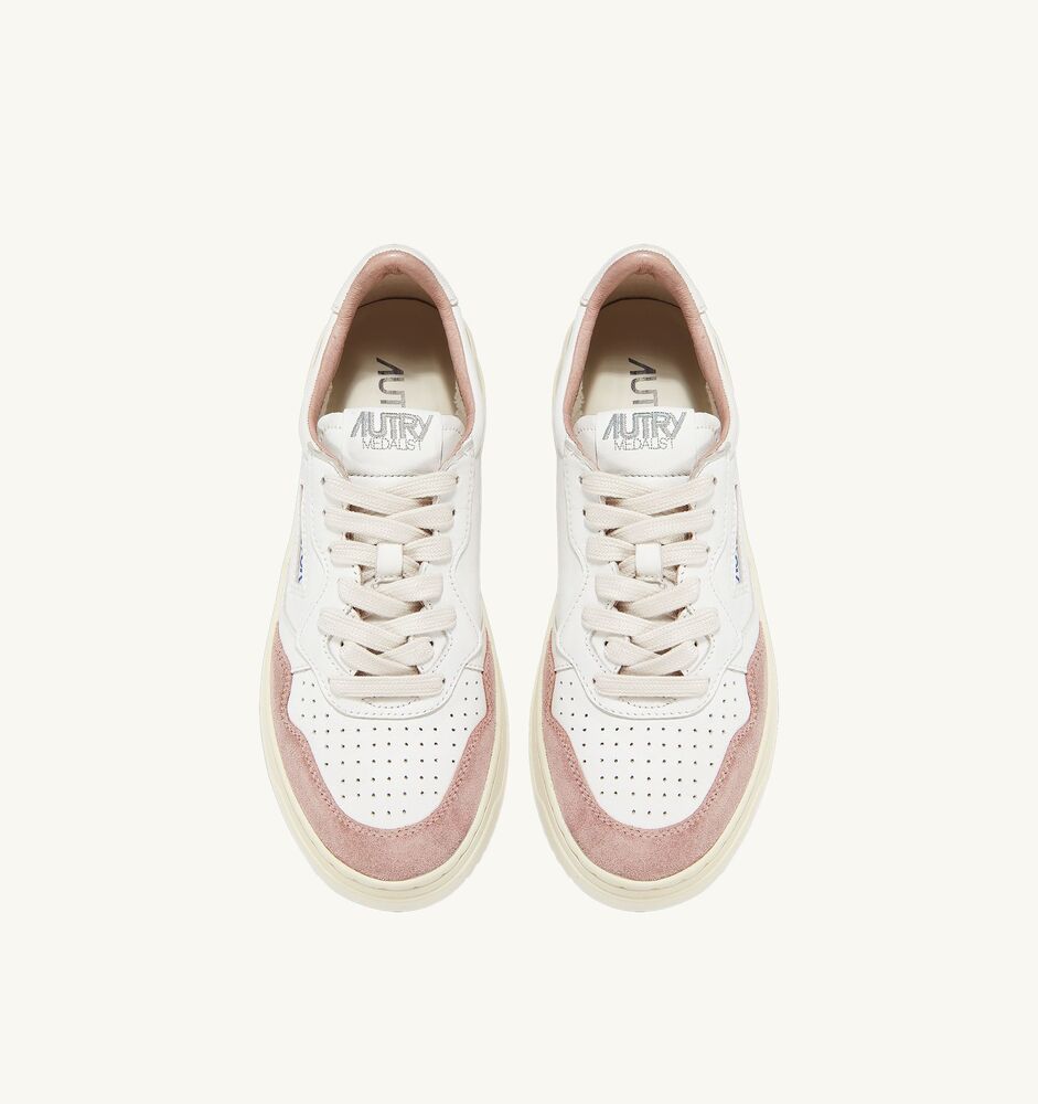 AUTRY - Basket Medalist Low cuir daim blanc / nude