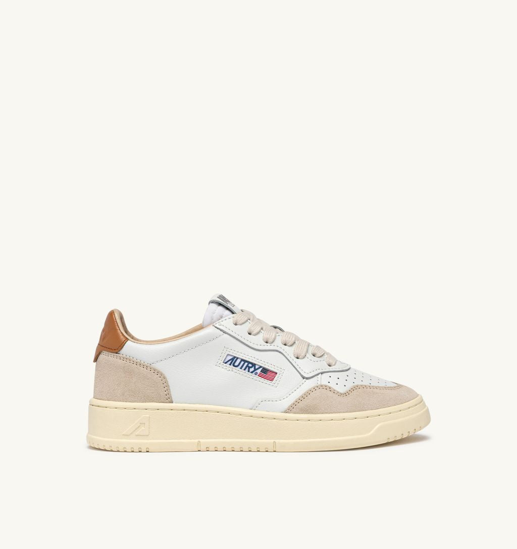 AUTRY - Basket Medalist Low cuir suede White / Lion