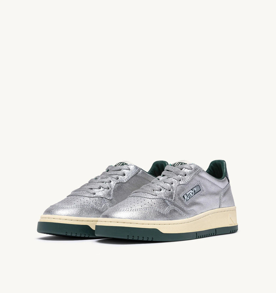 AUTRY - Basket Medalist Low en Cuir Argent et Vert bouteille