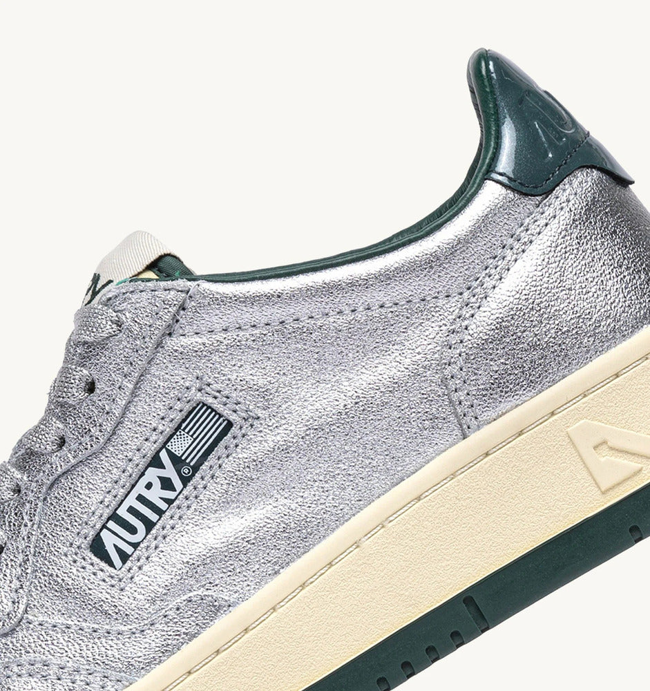 AUTRY - Basket Medalist Low en Cuir Argent et Vert bouteille