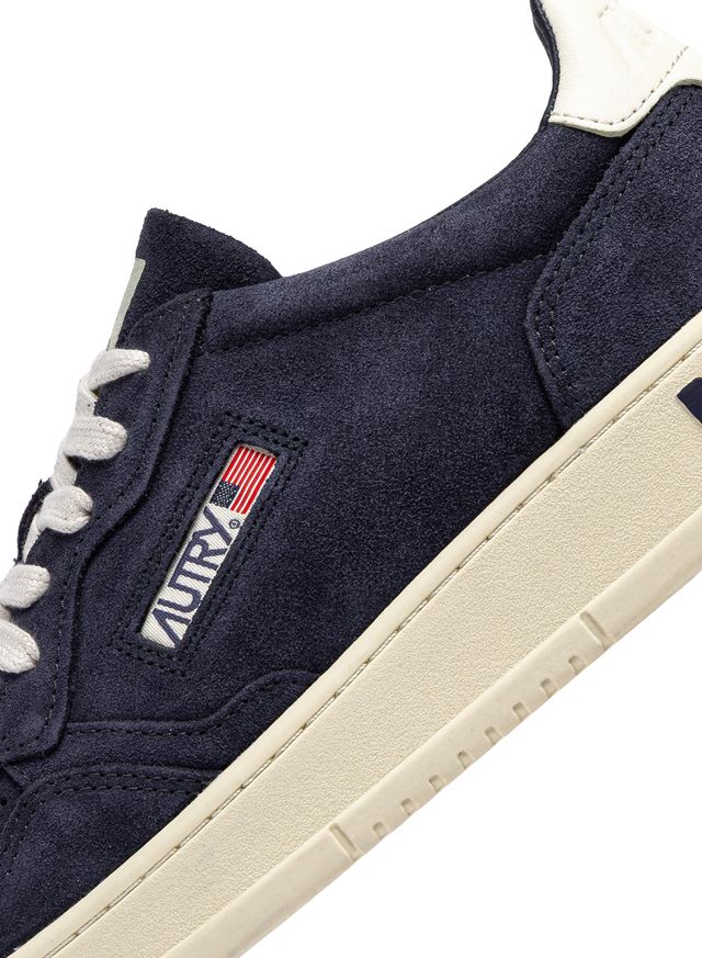 AUTRY - Basket Medalist Low Finish/suede SpBlue/ White