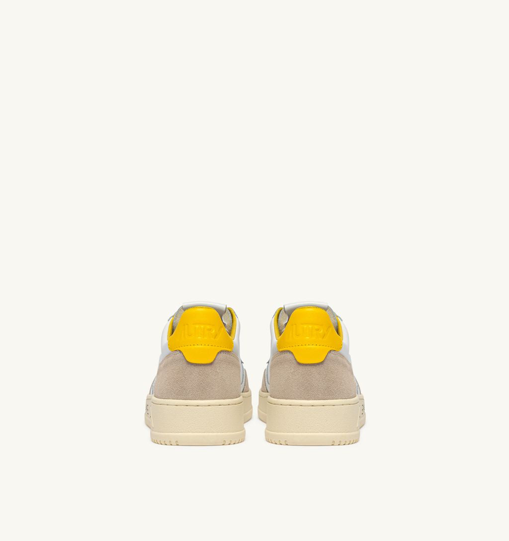AUTRY - Basket Medalist Low Game Set Match cuir/Suede Blanc/Jaune